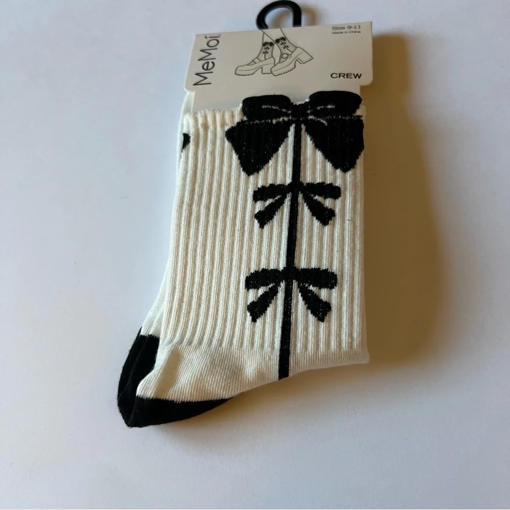 MEMOI BOW TRIO EMBROIDERED CREW SOCKS BLACK WHITE OS NWT